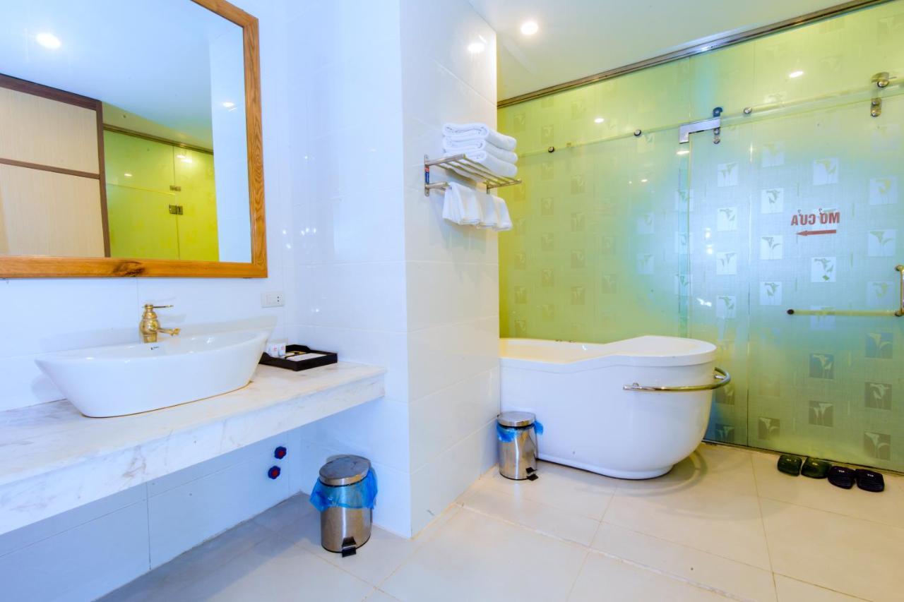 Hoa Dao Hotel Hoa Binh Exterior photo