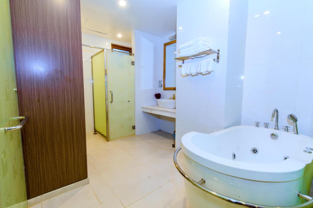 Hoa Dao Hotel Hoa Binh Exterior photo