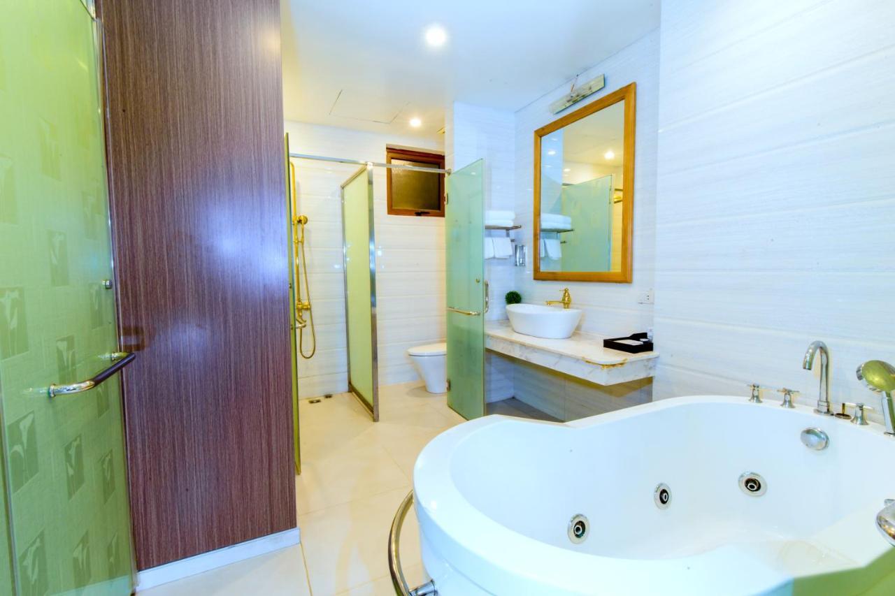Hoa Dao Hotel Hoa Binh Exterior photo